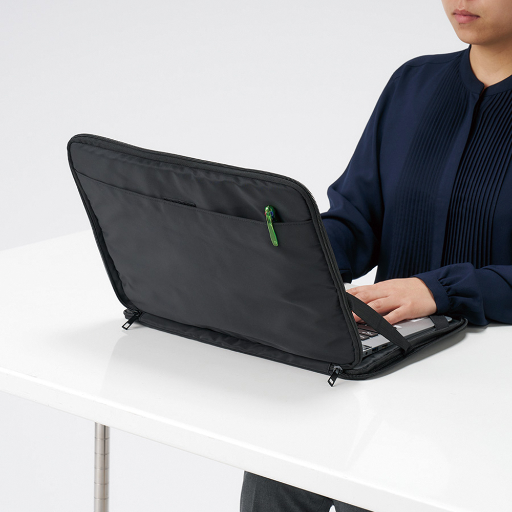 入れたまま使えるノート・PCバッグ③